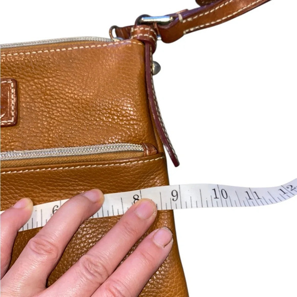 Dooney & Bourke caramel brown pebbled leather Dillon lettercarrier crossbody bag - Picture 13 of 15
